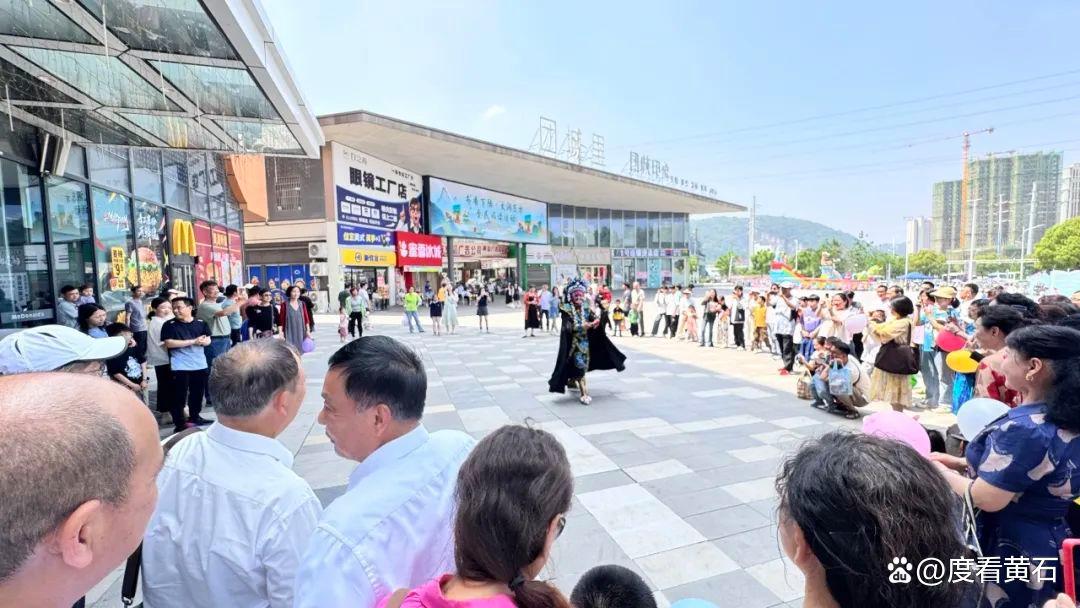 精彩对攻场面十分火爆,观众乐不思蜀的简单介绍