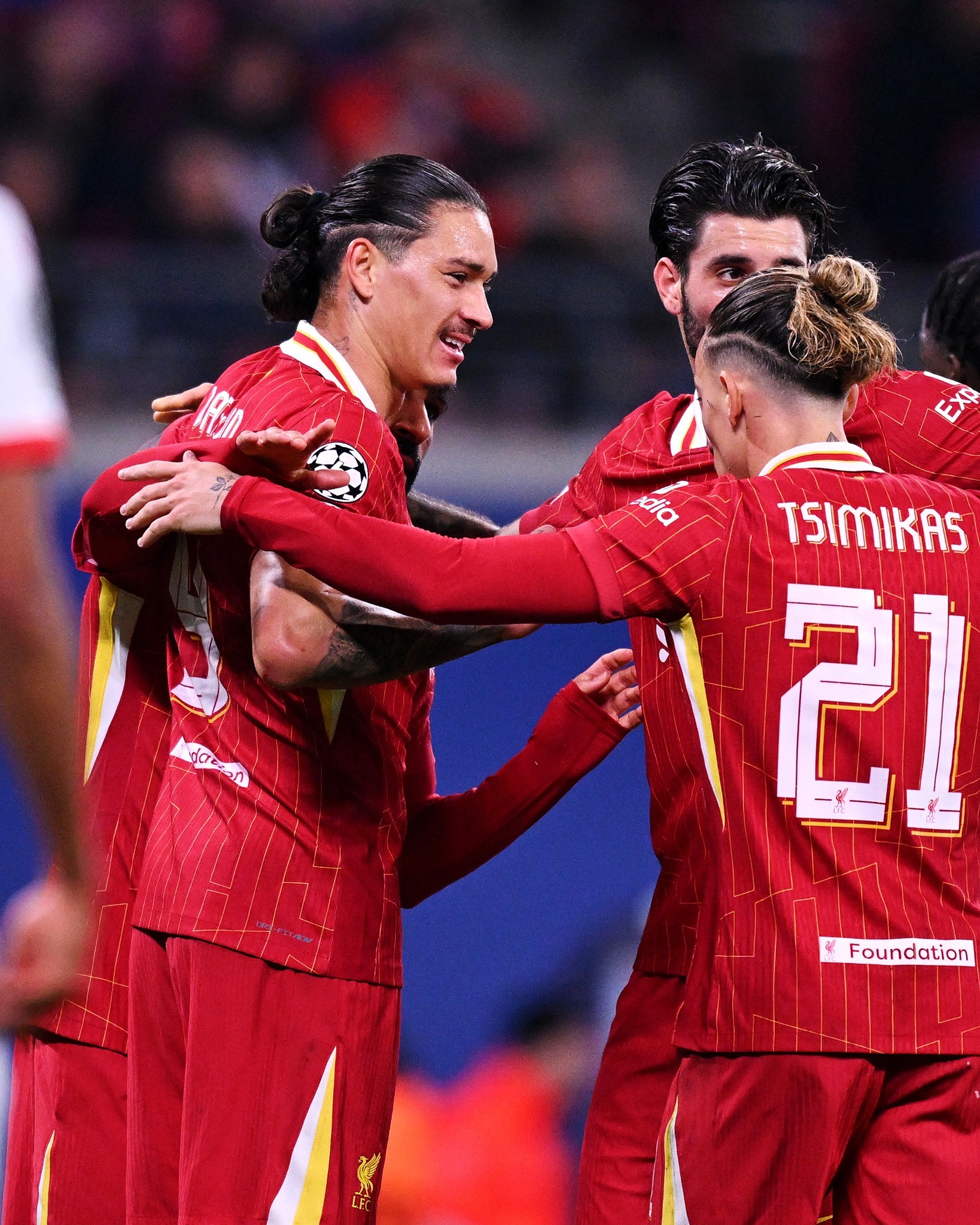 包含利物浦客场击败巴黎,豪取欧冠小组赛首胜的词条