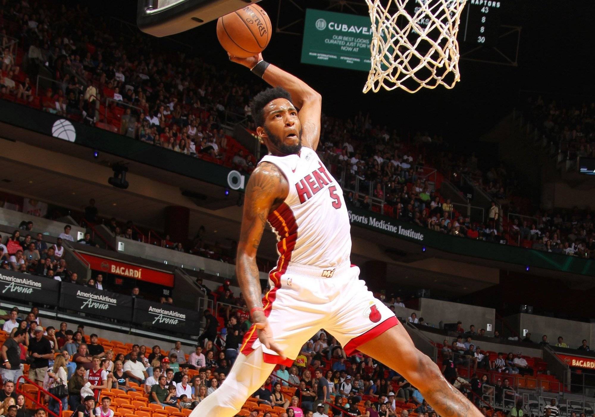 篮球赛场上的扣篮大赛,惊险刺激令人沉醉