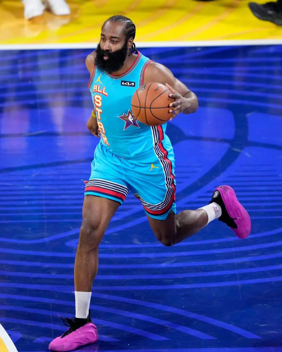 包含火箭绝杀时刻,哈登点燃赛场,全明星入选迎来胜利!的词条