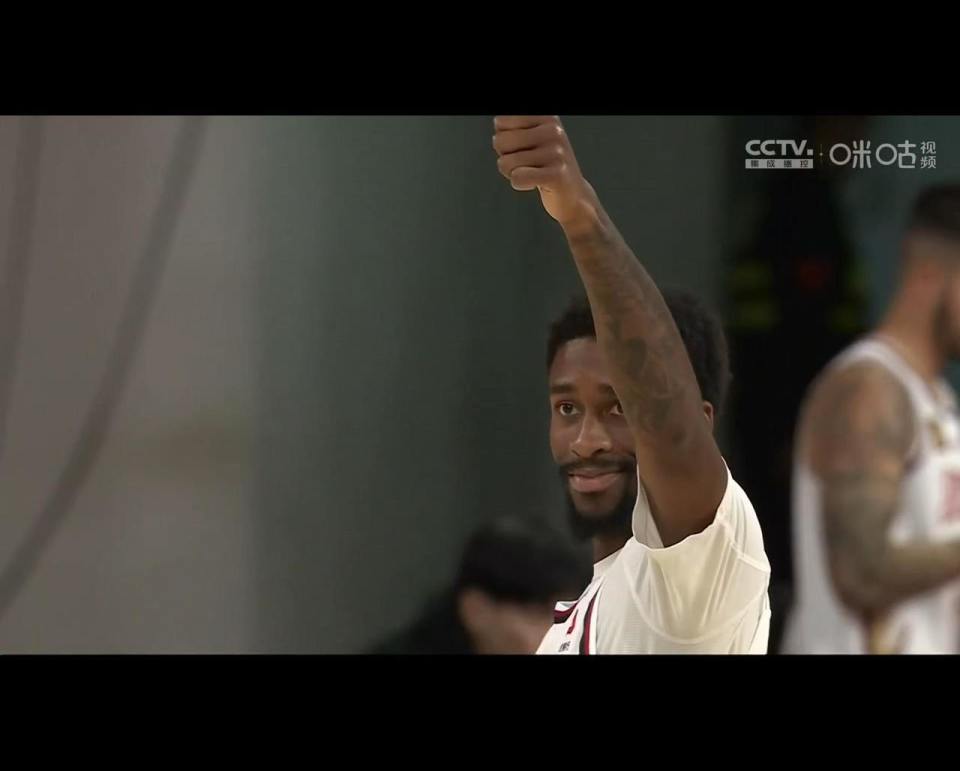 西蒙斯惊艳全场，猛龙助攻爆棚，状态爆棚逆转取胜！